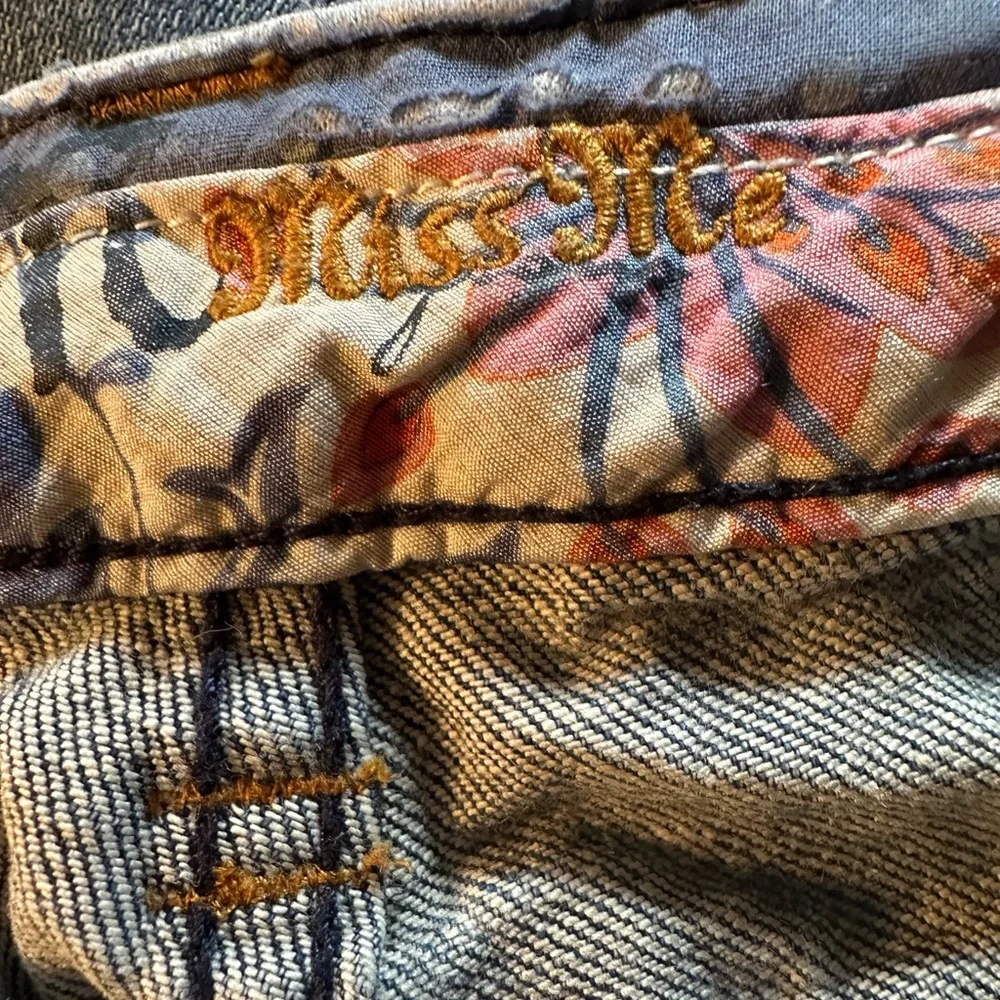 Miss Me Flare Jeans Size 28 Dark Wash Bootcut Embroidered Pockets Stretch